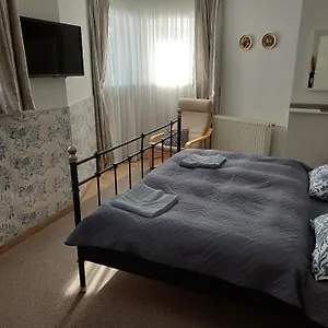 https://villa-shafaly.marianskelaznehotels.net